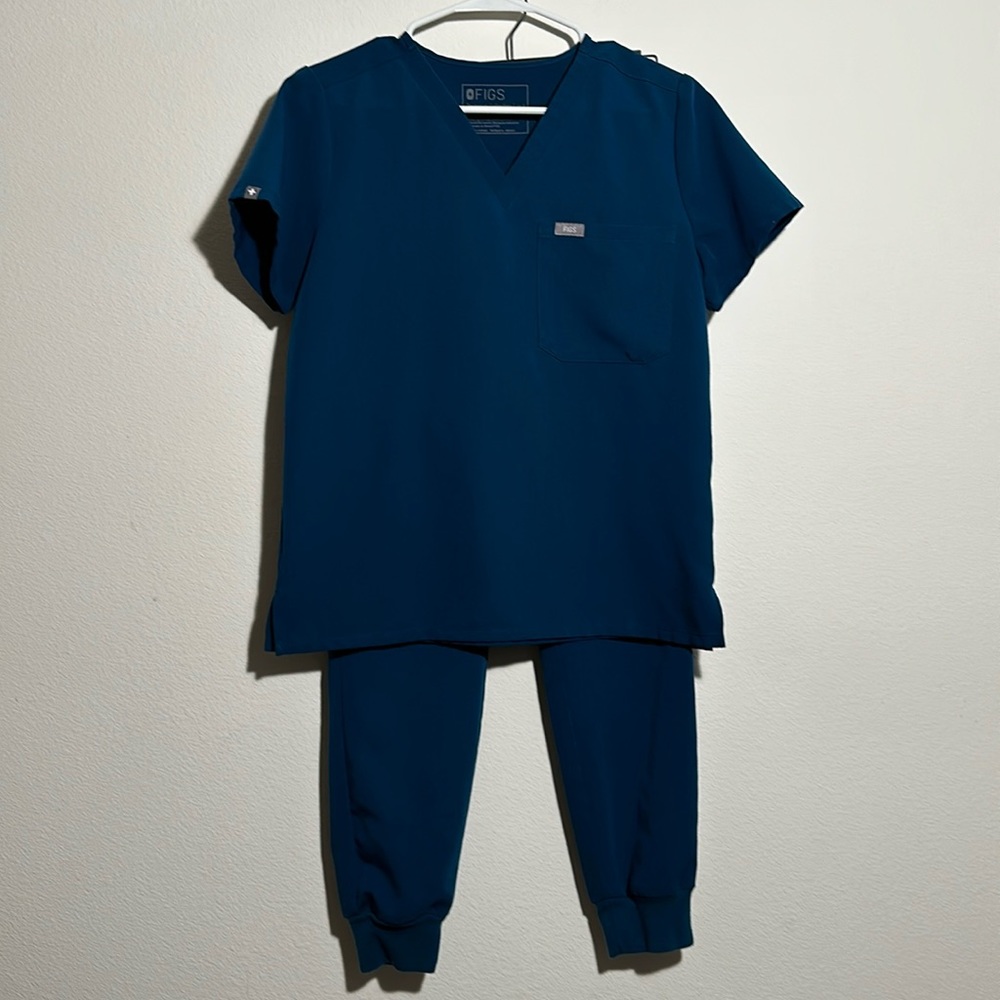 FIGS SCRUB SET IN XSP TOP AND XSP PANT